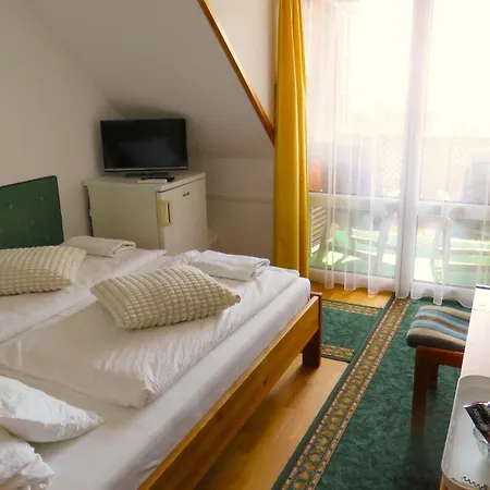 Prima Porta Vendeghaz Guest house