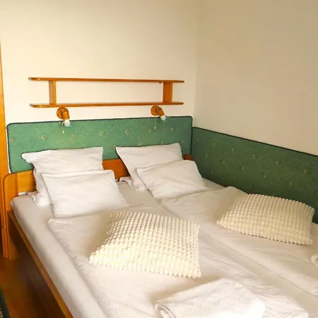 Prima Porta Vendeghaz Guest house Balatonalmadi